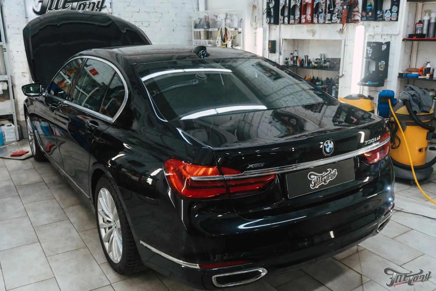 Очистка и защита хрома от реагентов на BMW 7